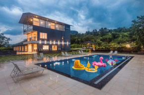 SaffronStays Sundowner by the Lake, Karjat - party-perfect pool villa with rain dance and cricket turf